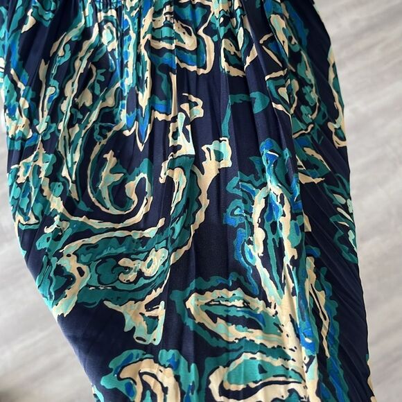 Elegant Floral Halter Dress - Picture 3 of 8